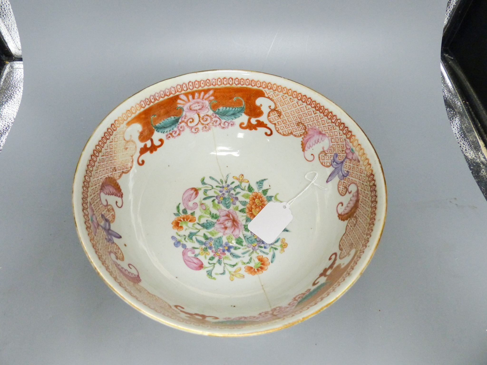 An 18th century Chinese famille rose punch bowl 30cm